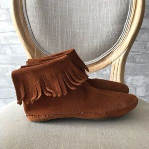 Vintage Taos brown boho fringe moccasins